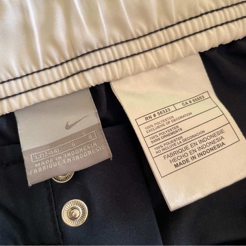 Nike Women’s Navy Blue Active Capri Pants with White Side Stripes Size Large - Picture 3 of 12
